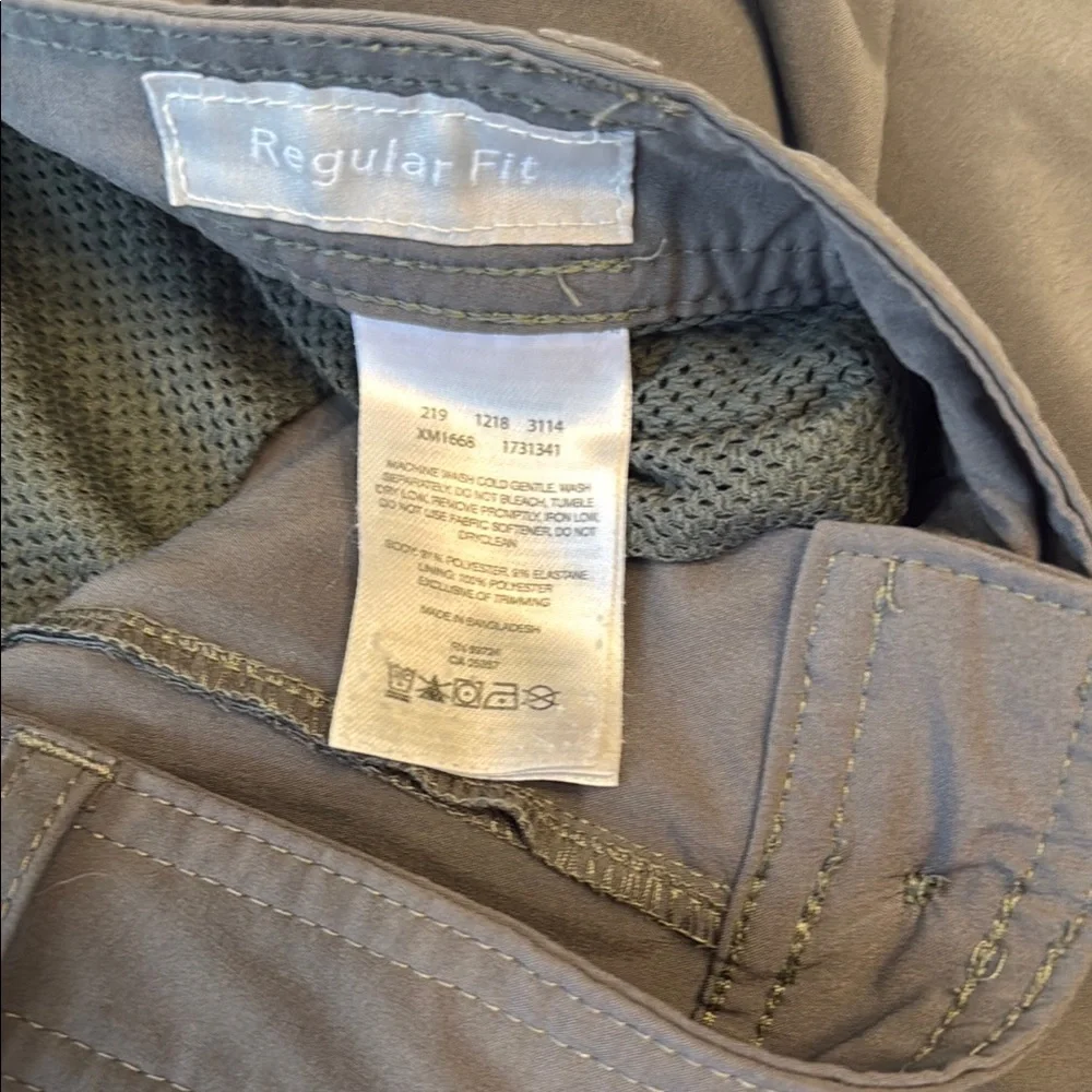 Columbia Green Cargo Shorts with Knee-Length Cut - Picture 3 of 10